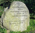 Jyllands Midtpunkt. Stenen blev rejst af Turistforeningen for Viborg og Omegn i 1946, og er placeret ved en rasteplads ved Hovedvej 16, mellem Holstebro og Viborg.