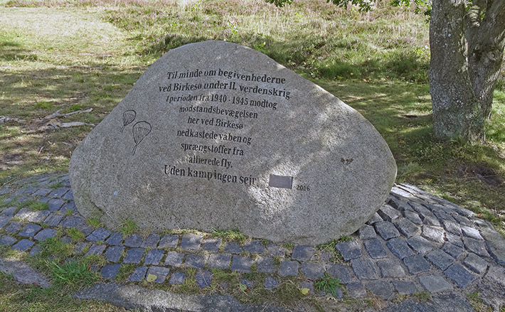 Mindesten ved Birkesø til minde om 2. Verdenskrig.